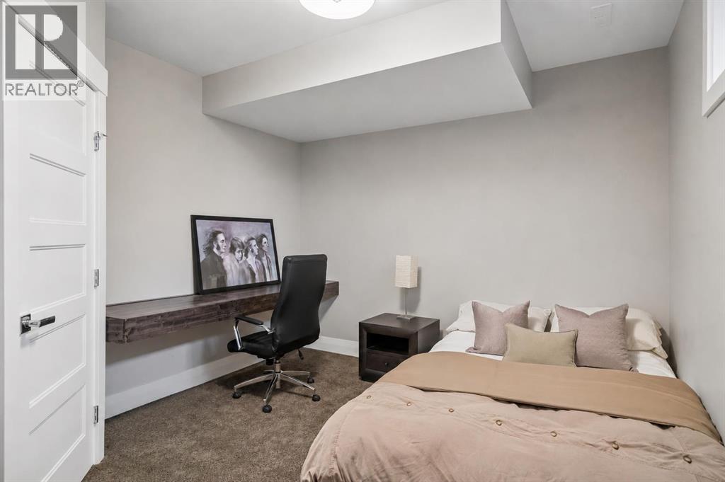 3302 39 Street SW - 26