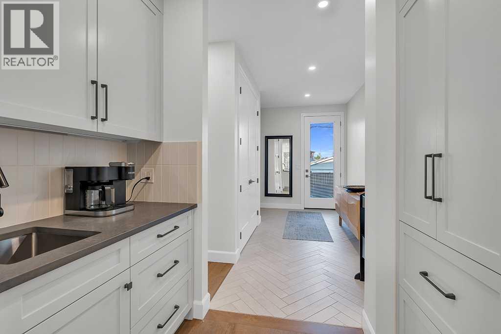 2424 35 Street SW - 14
