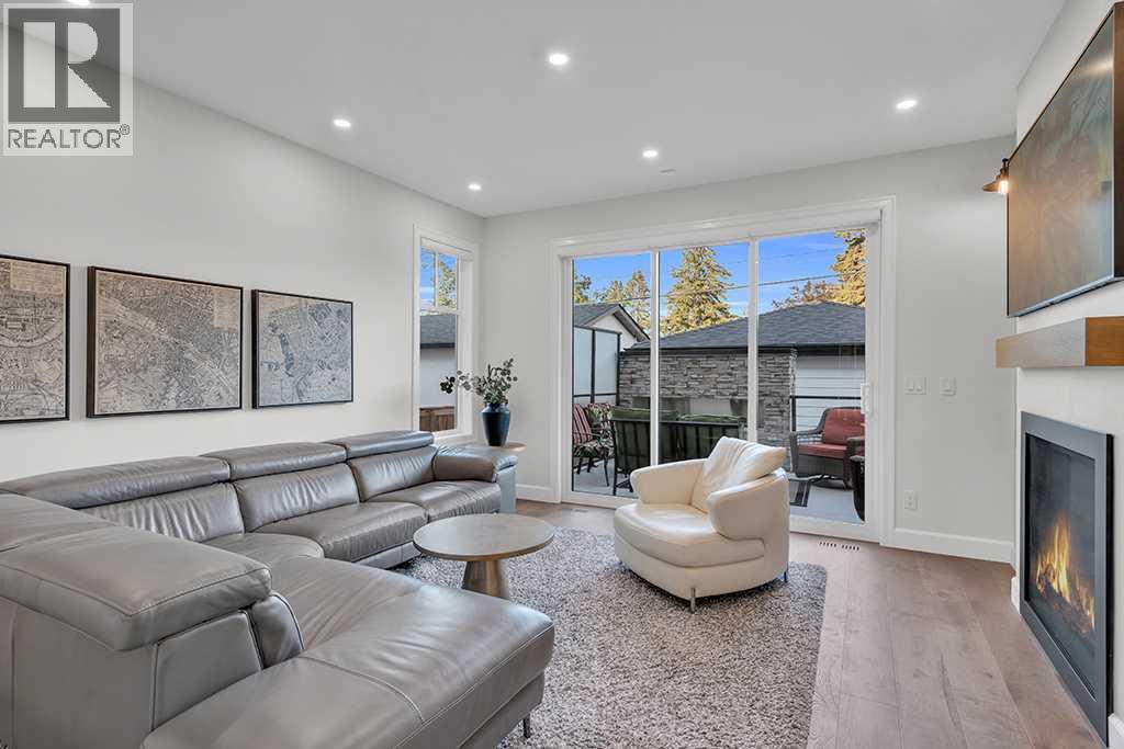 2424 35 Street SW - 16