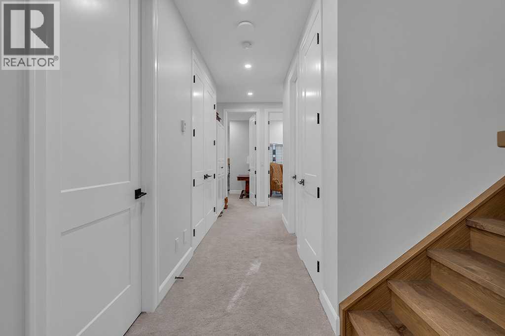 2424 35 Street SW - 27
