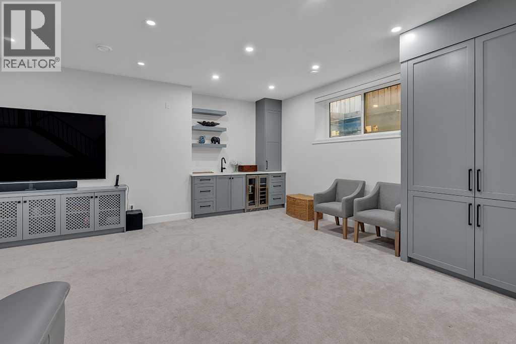 2424 35 Street SW - 28