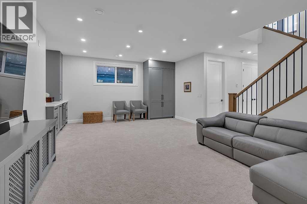 2424 35 Street SW - 29