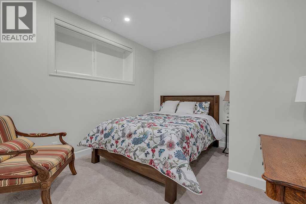 2424 35 Street SW - 31