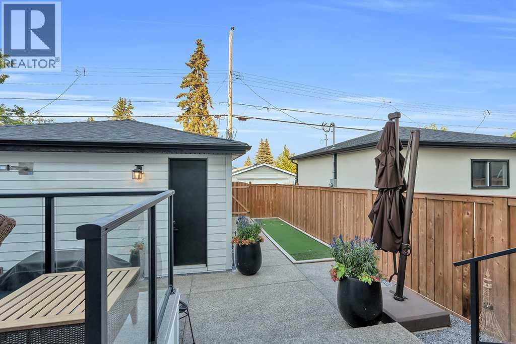 2424 35 Street SW - 36