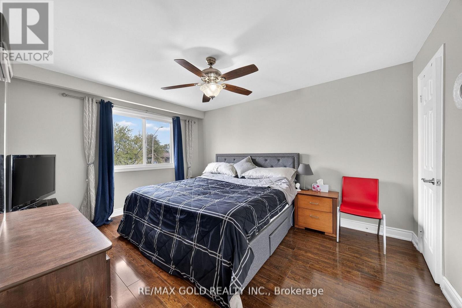 3289 VICTORY CRESCENT