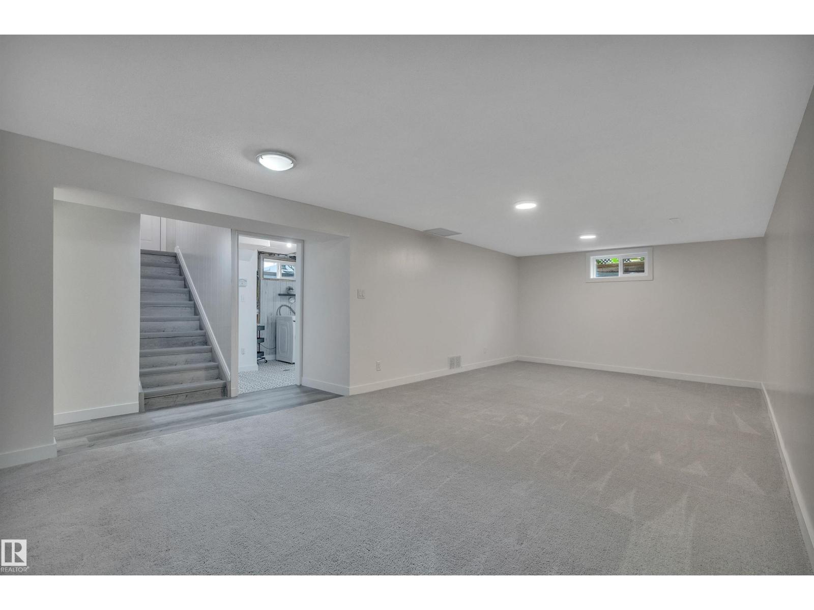 60 CORINTHIA DR