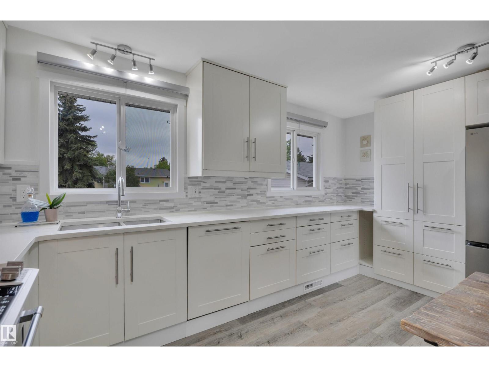 60 CORINTHIA DR — photo 7
