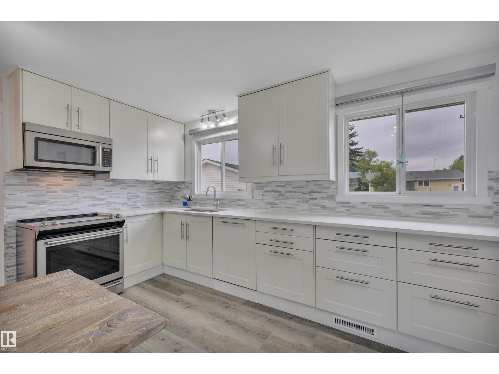 60 CORINTHIA DR — photo 9