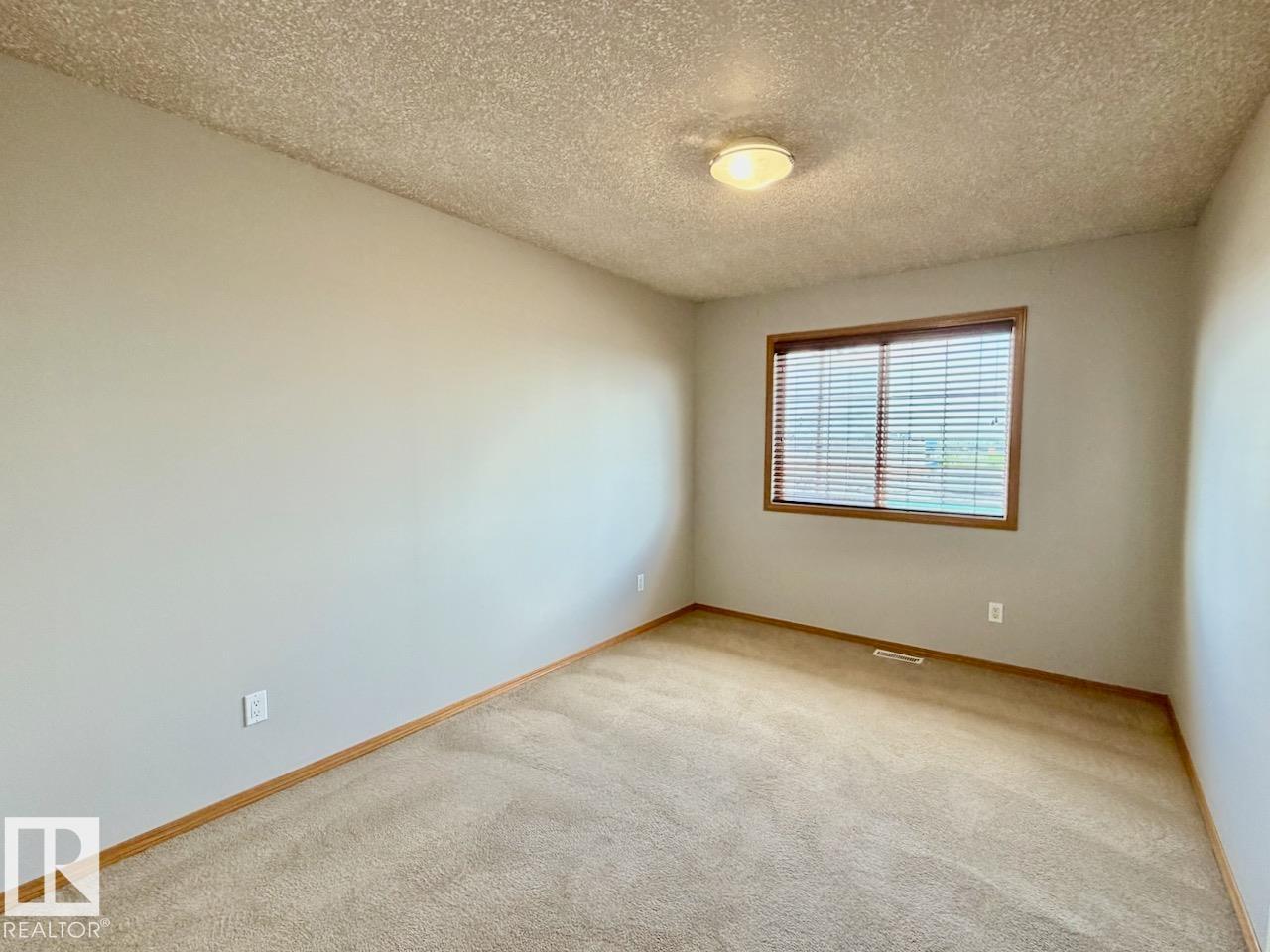 8 5024 50 AV — photo 13
