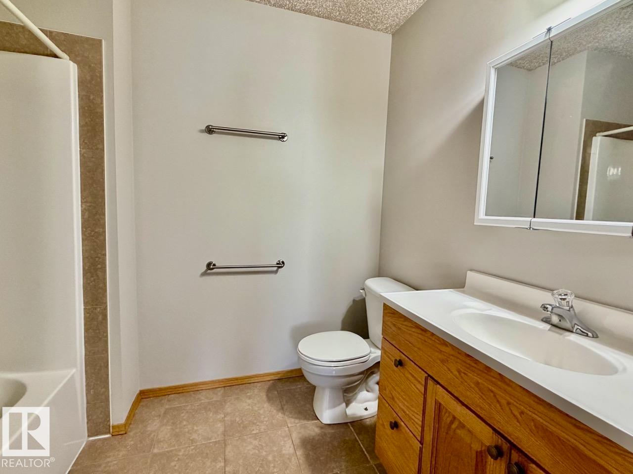 8 5024 50 AV — photo 17
