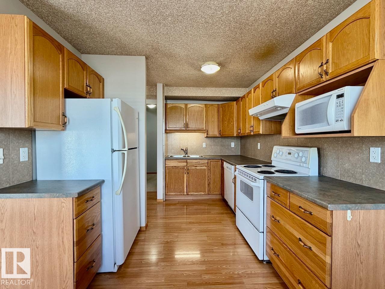 8 5024 50 AV — photo 6