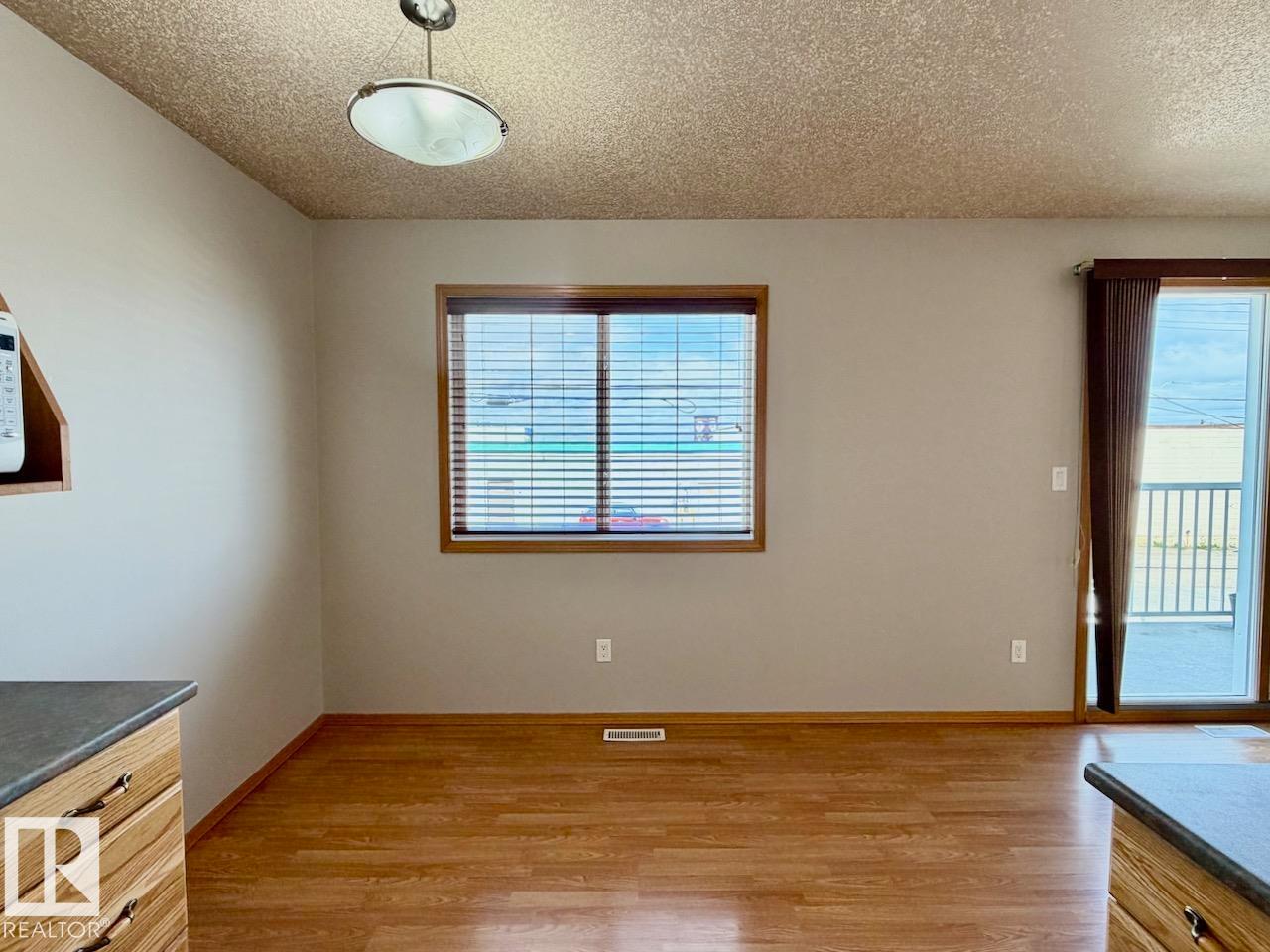 8 5024 50 AV — photo 8