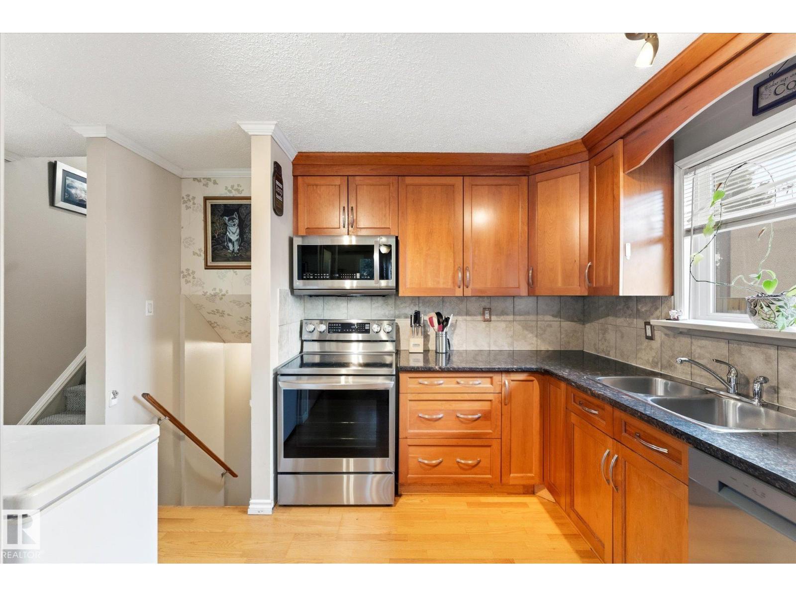 8 GOLDEN SPIKE RD - 5