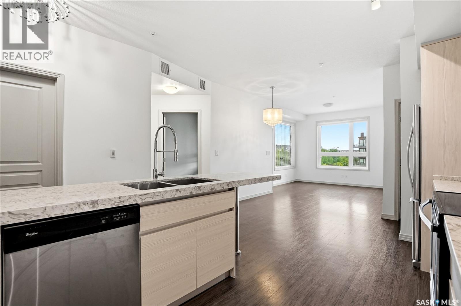 #216 223 Evergreen SQUARE - 17
