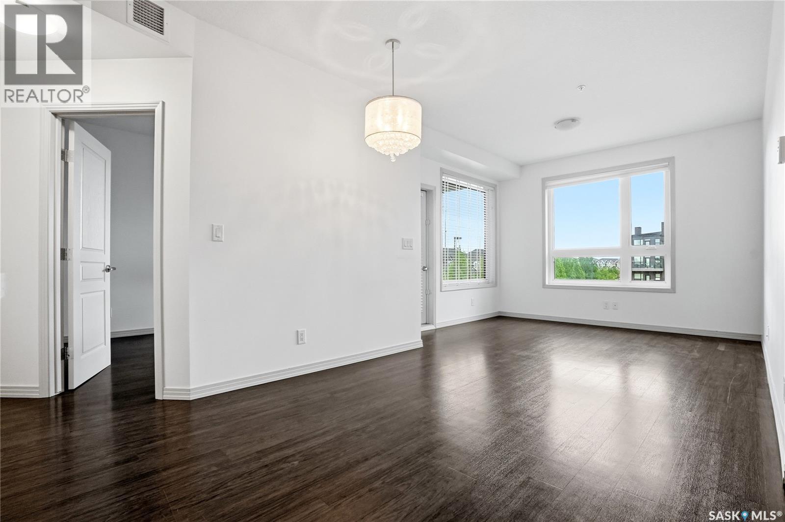 #216 223 Evergreen SQUARE - 18