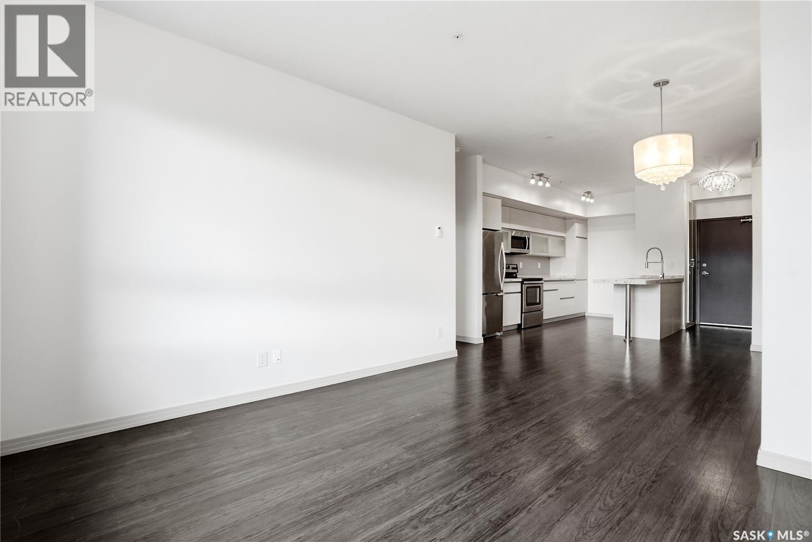 216 223 Evergreen SQUARE