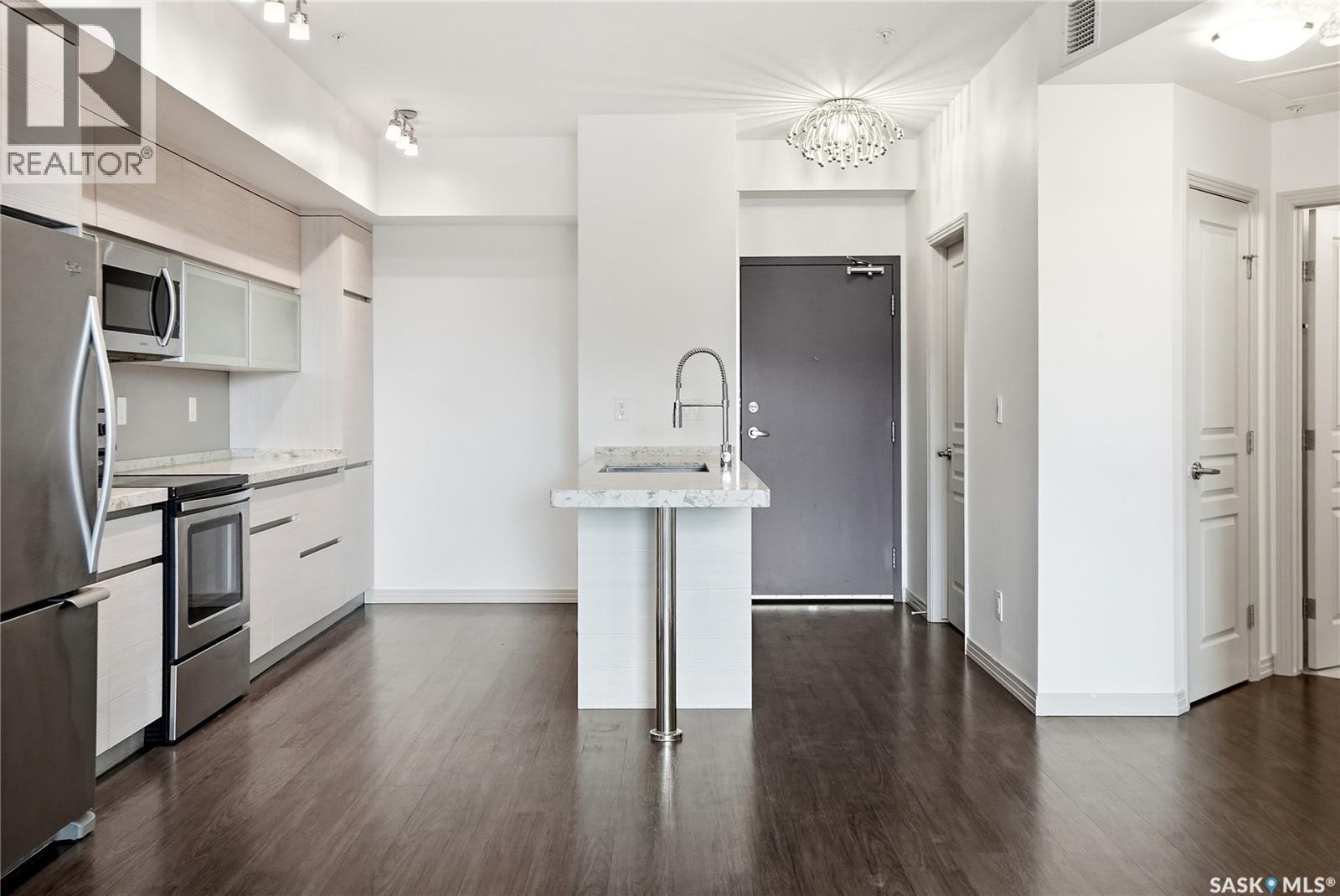 #216 223 Evergreen SQUARE - 22
