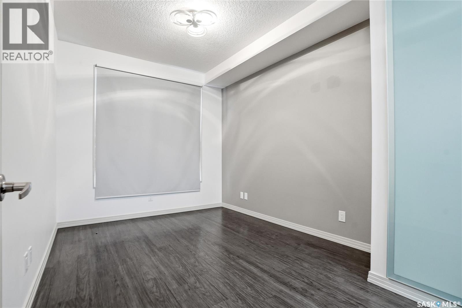 #216 223 Evergreen SQUARE - 23