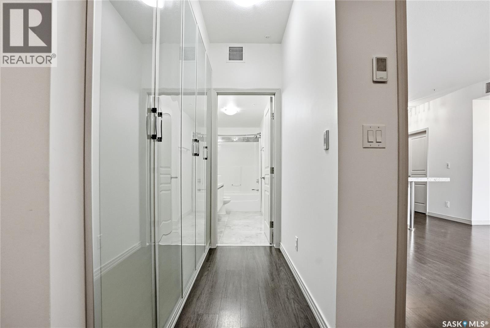 #216 223 Evergreen SQUARE - 25