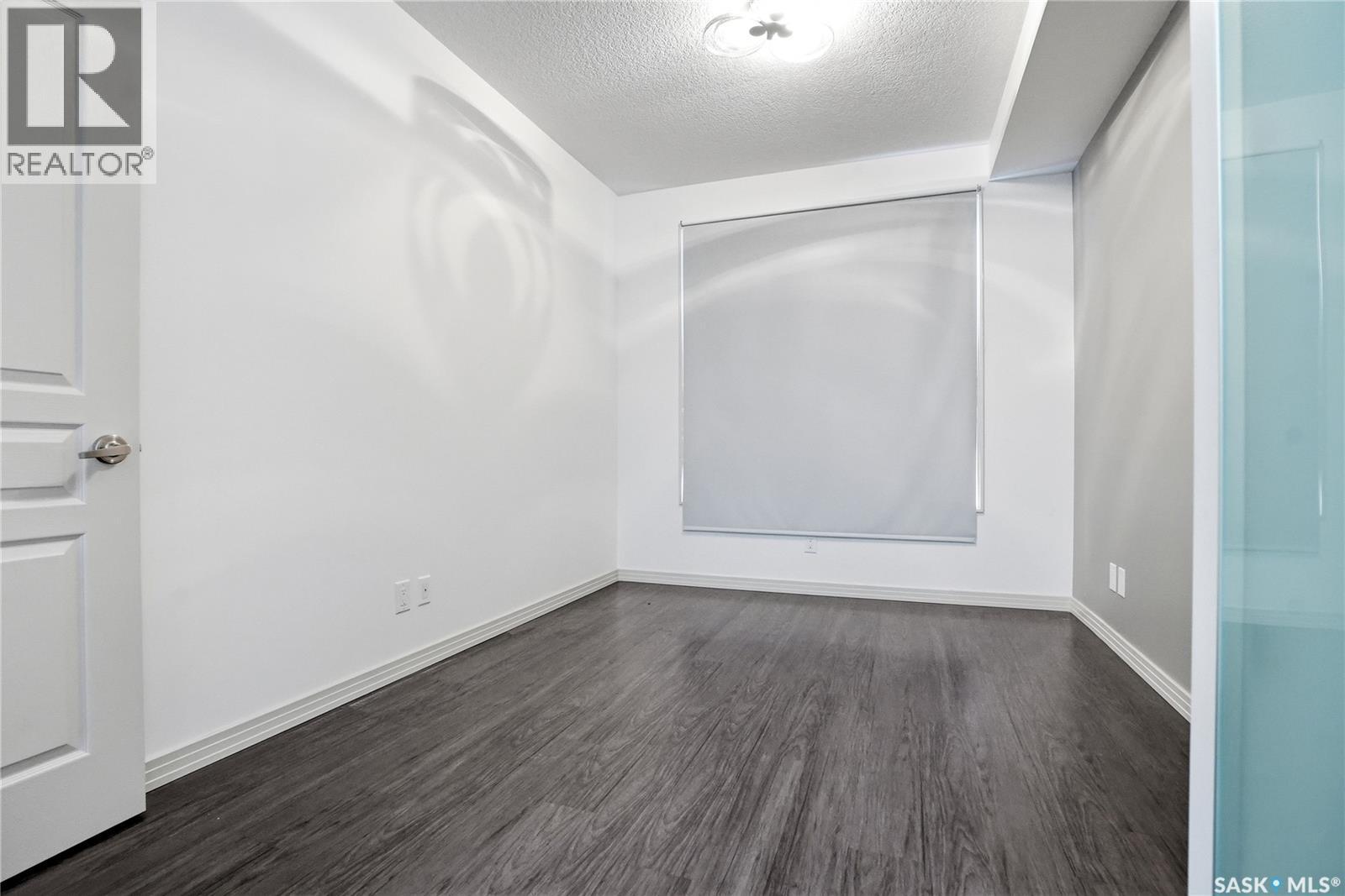 #216 223 Evergreen SQUARE - 26