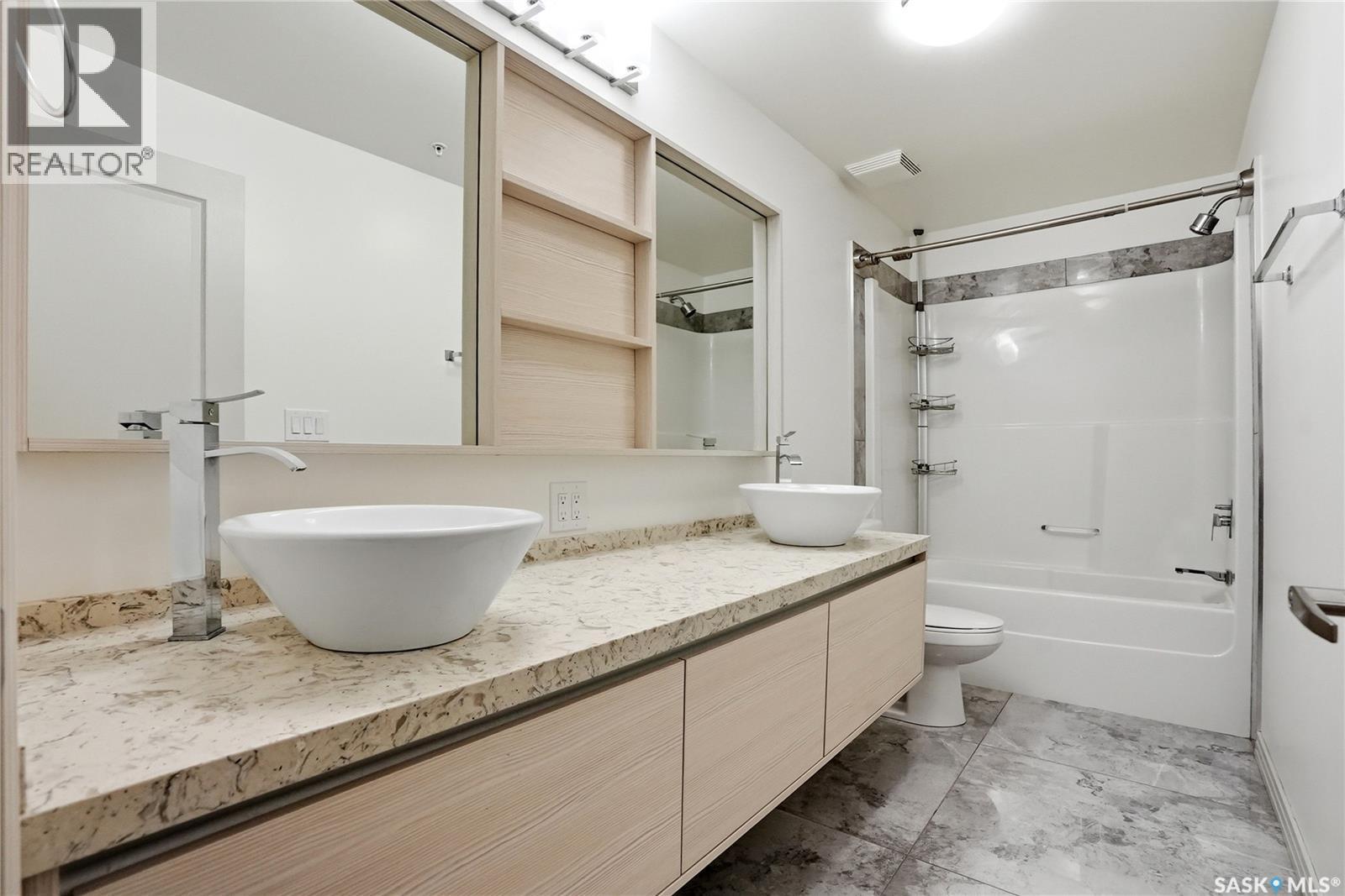 #216 223 Evergreen SQUARE - 27