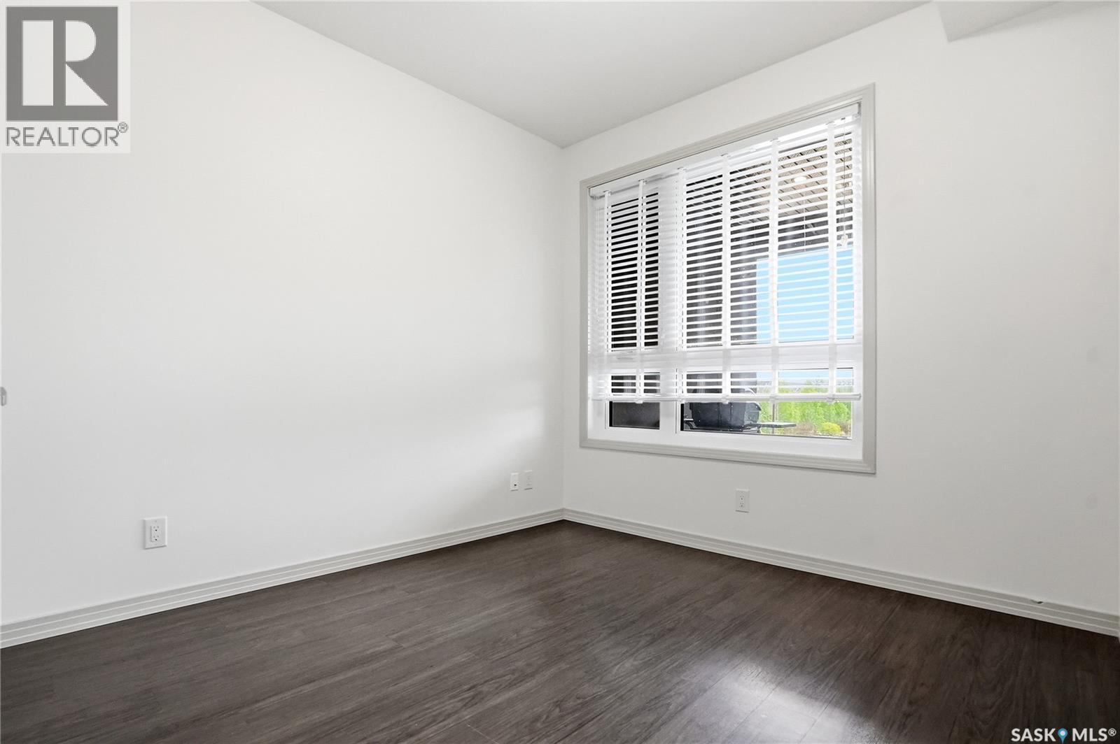 #216 223 Evergreen SQUARE - 28