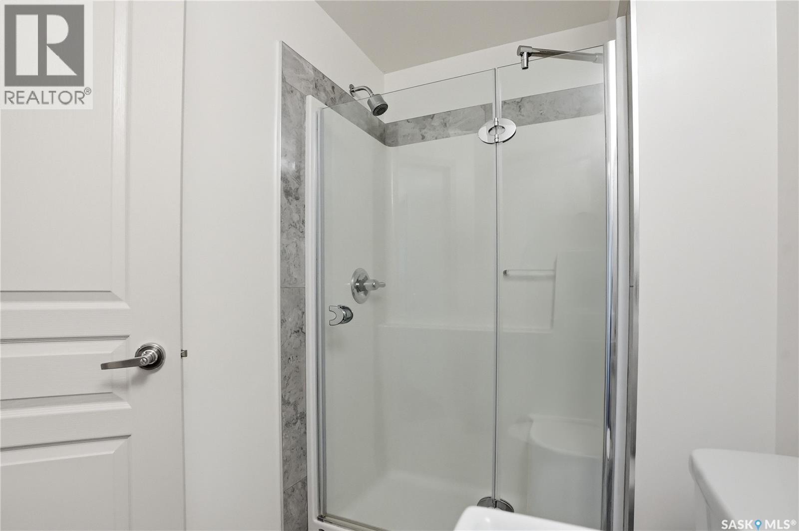 #216 223 Evergreen SQUARE - 31