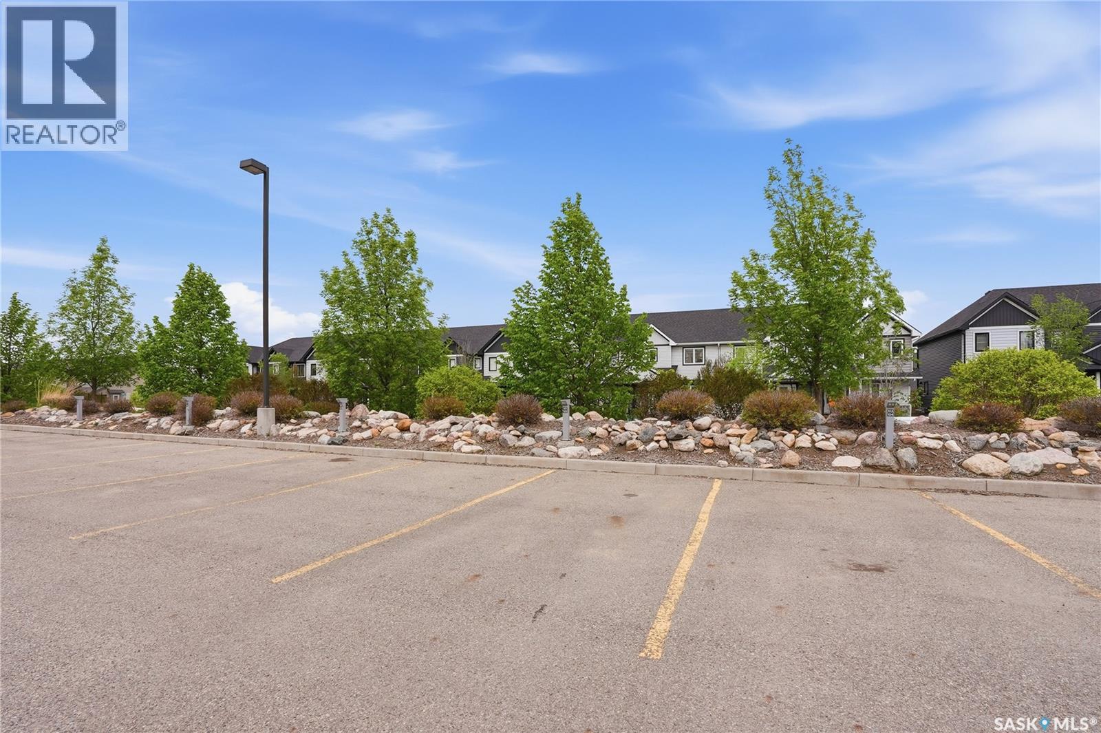 #216 223 Evergreen SQUARE - 38