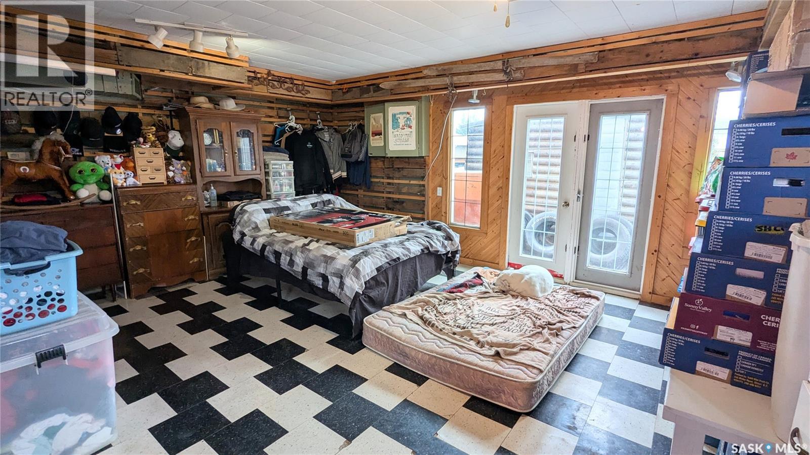 423 1st STREET S - 8