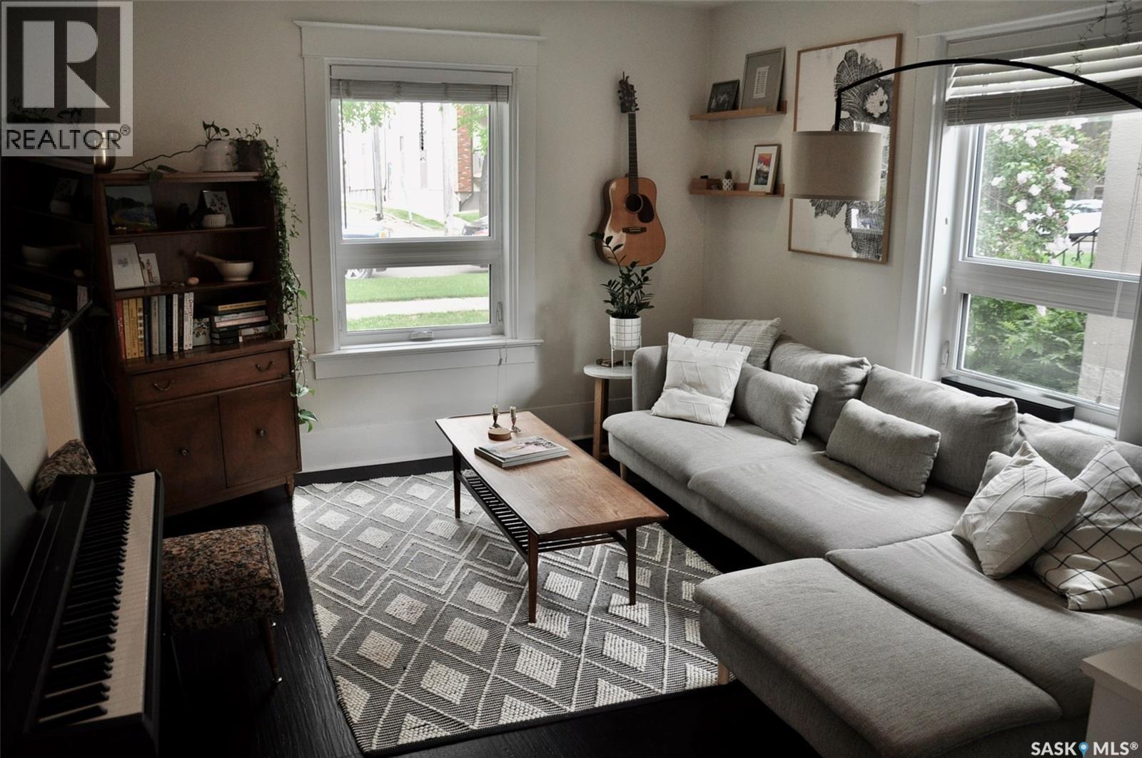 725 9th STREET E - 10
