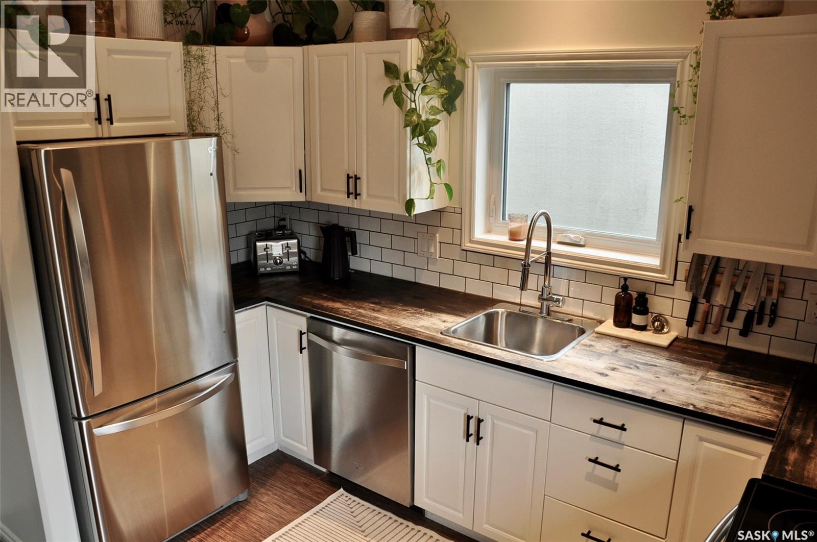 725 9th STREET E - 12