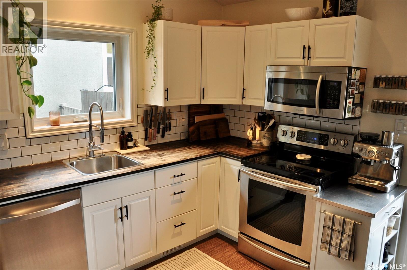 725 9th STREET E - 13