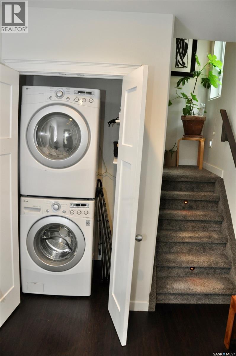 725 9th STREET E - 24