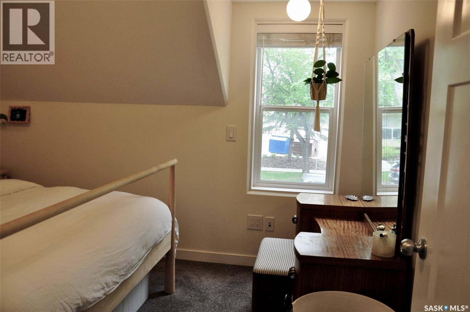 725 9th STREET E - 27