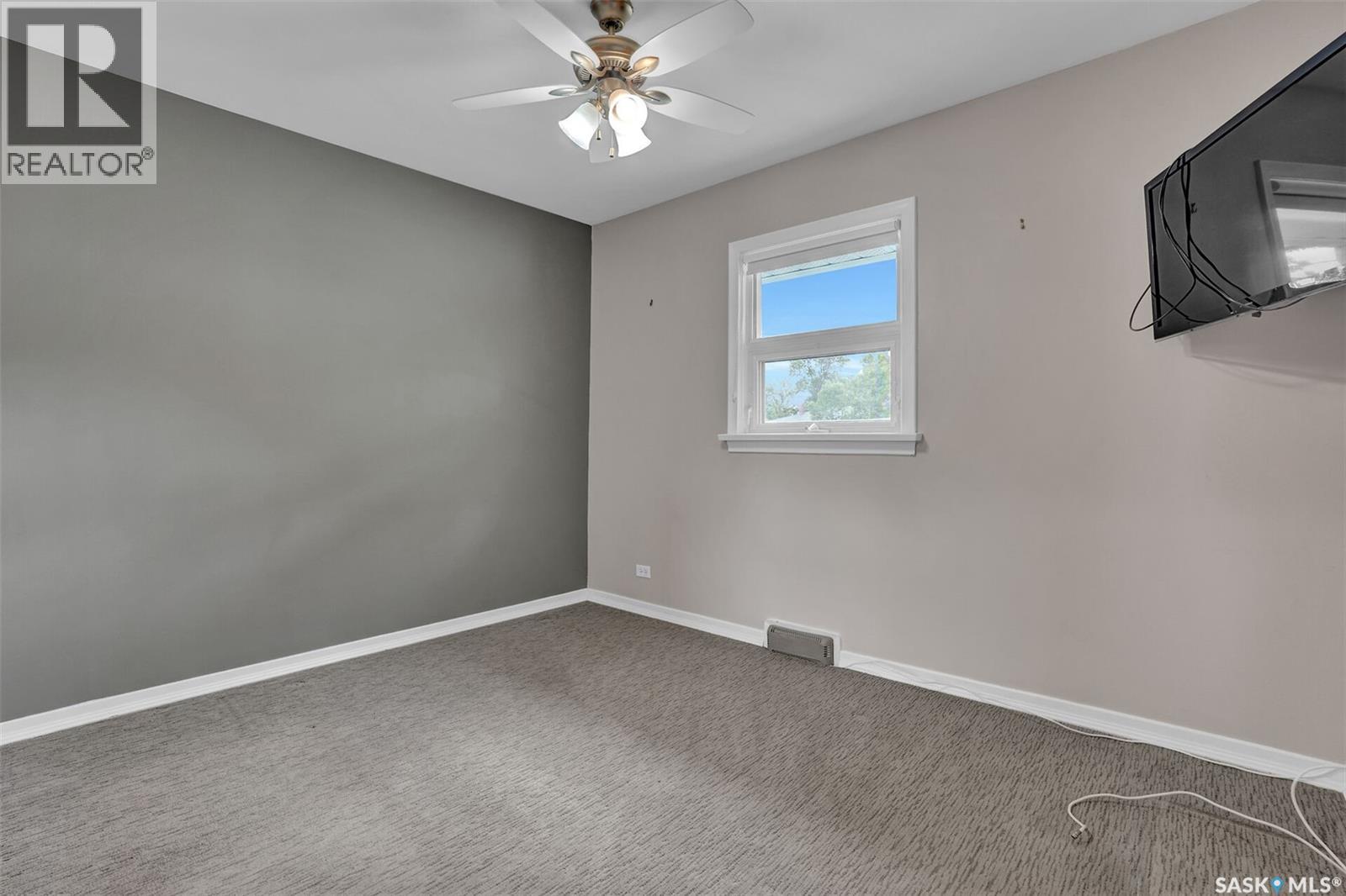 605 College AVENUE E - 12