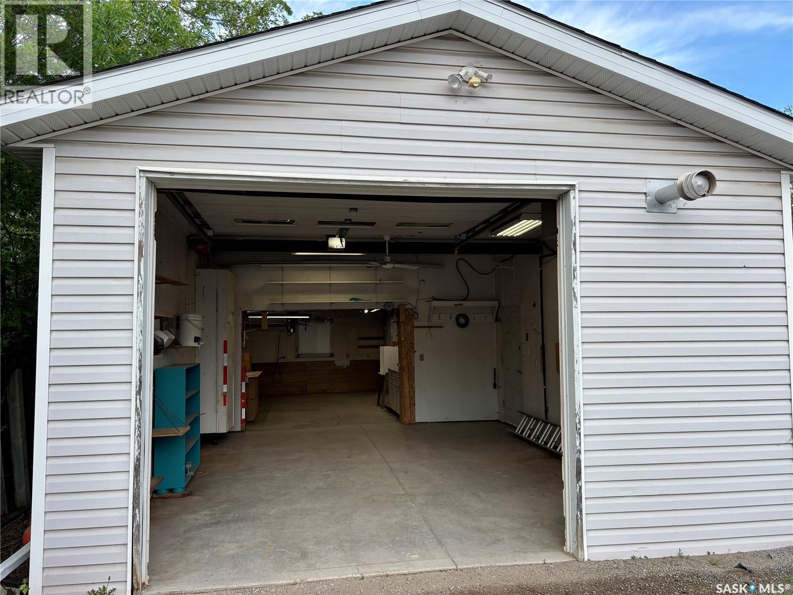 605 College AVENUE E - 33