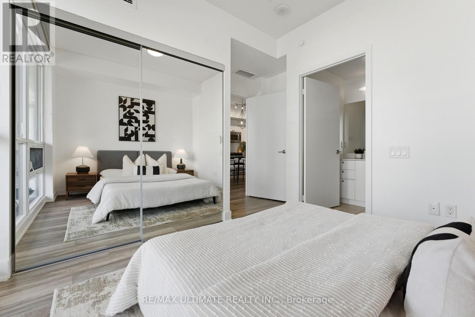 #618 30 ROEHAMPTON AVENUE - 15