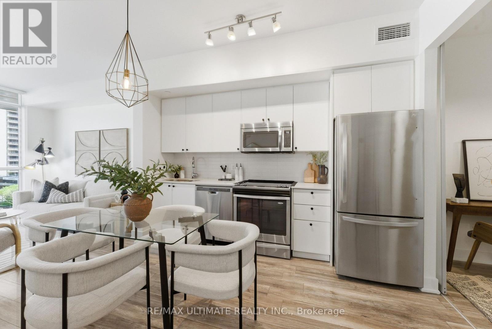 #618 30 ROEHAMPTON AVENUE - 8