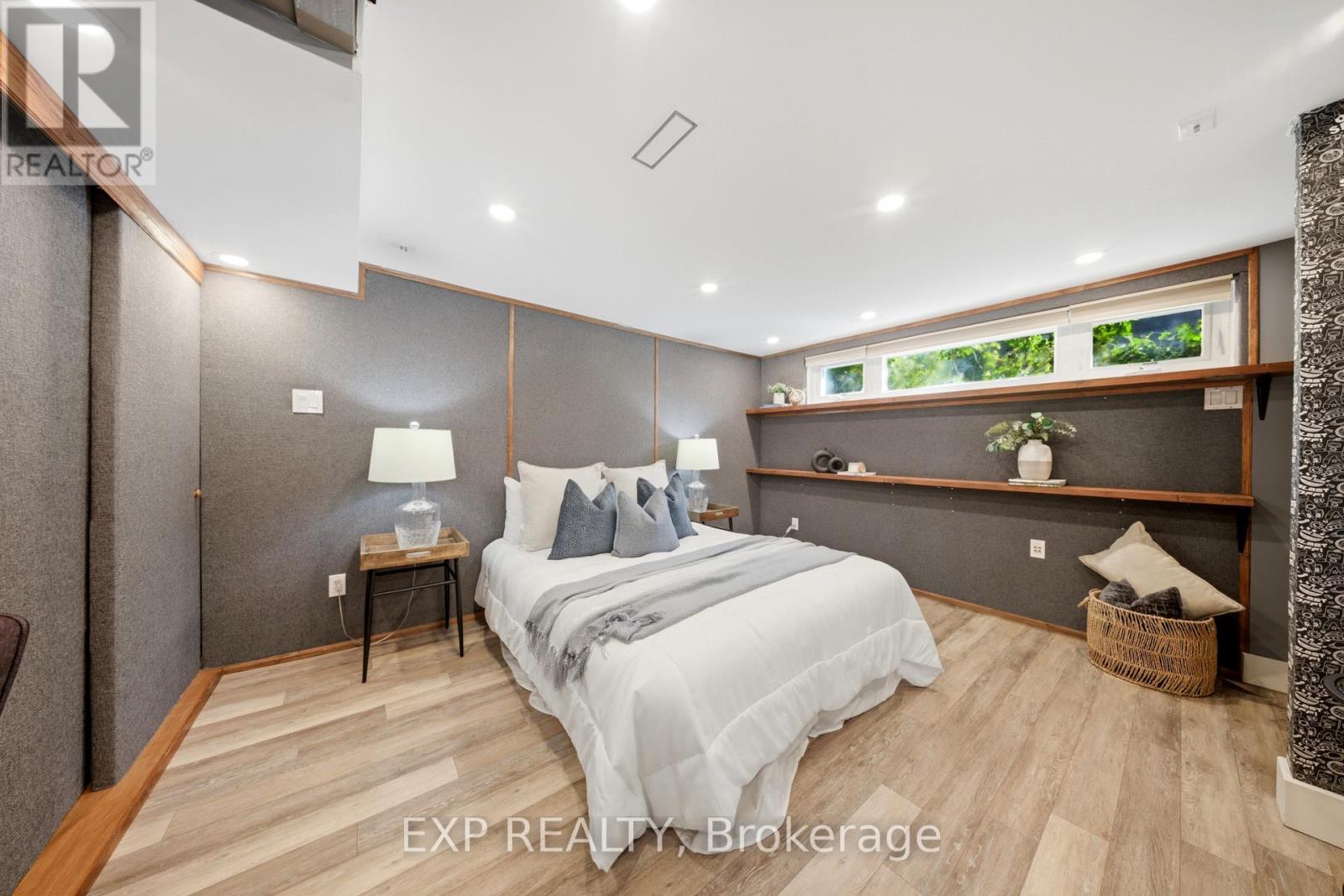 270 ROYWOOD DRIVE - 33