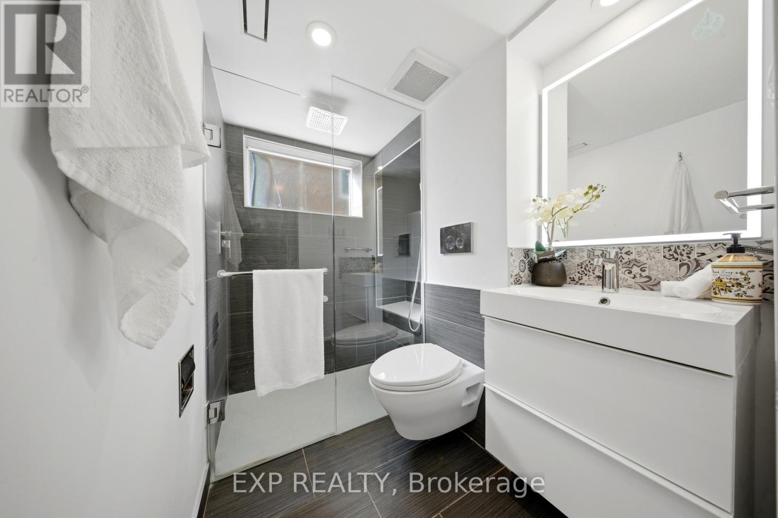 270 ROYWOOD DRIVE - 34