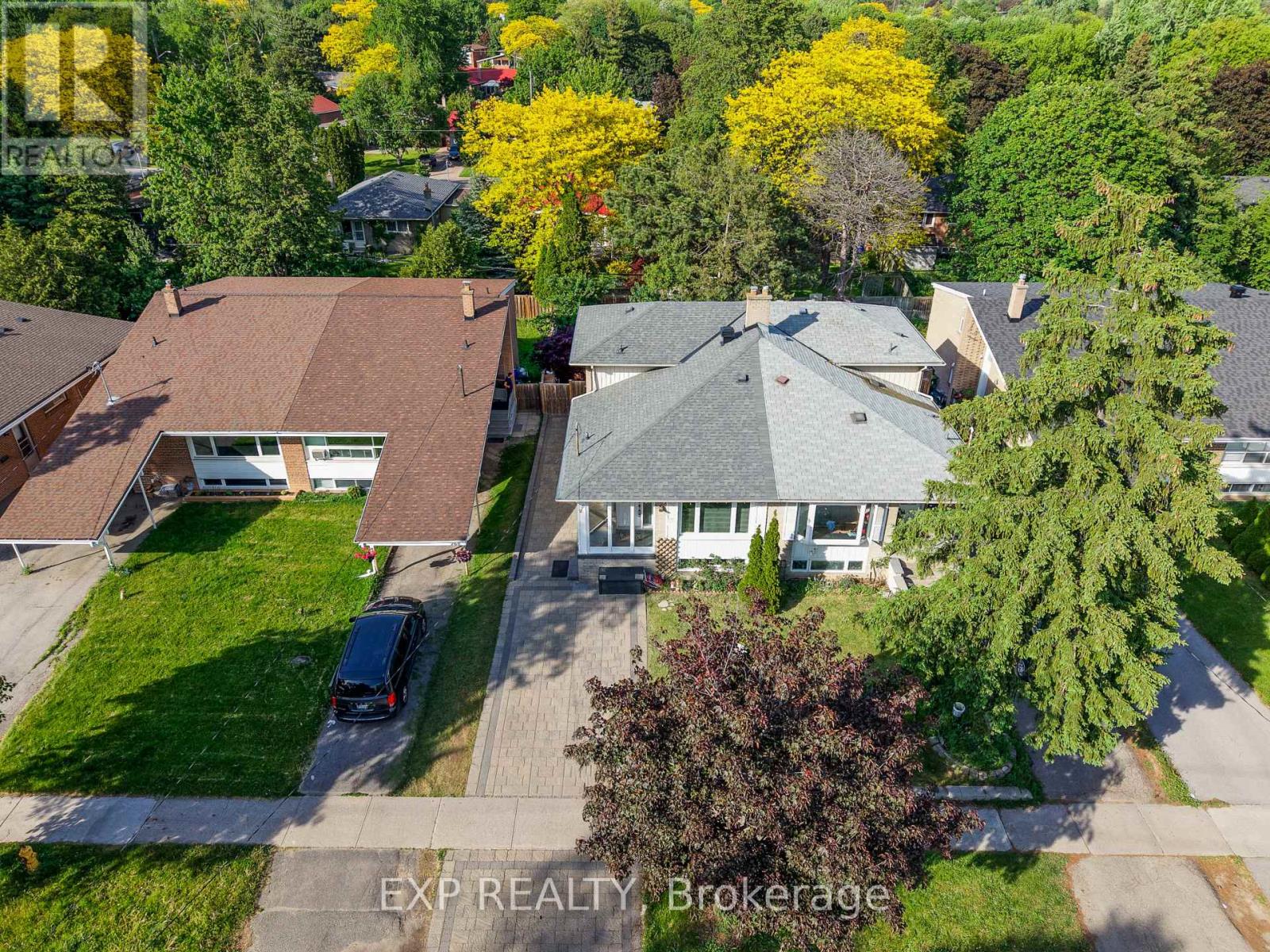 270 ROYWOOD DRIVE - 44