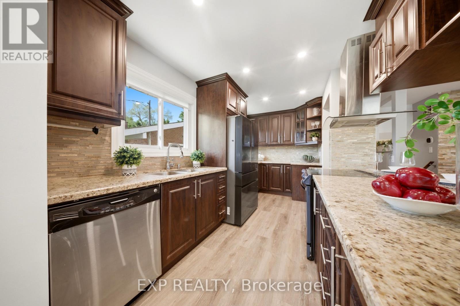 270 ROYWOOD DRIVE - 7