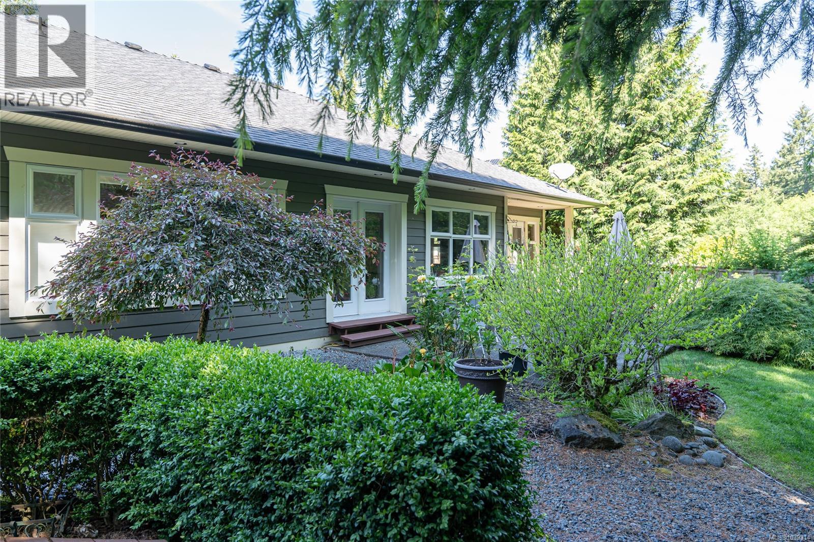  2514 Kinnoull Crescent, Mill Bay