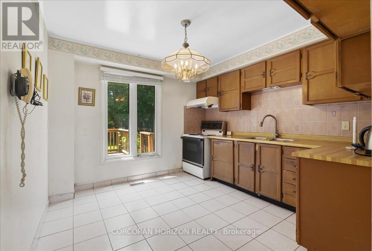 28 CHAD CRESCENT - 6