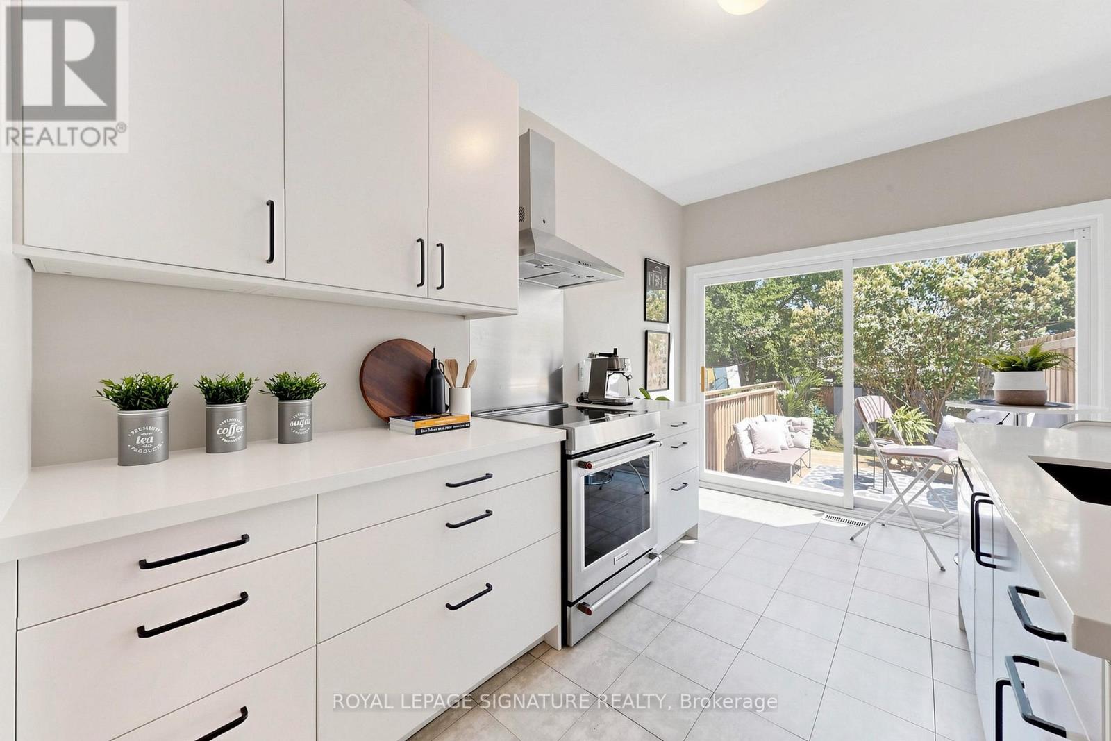 209 RHODES AVENUE - 12