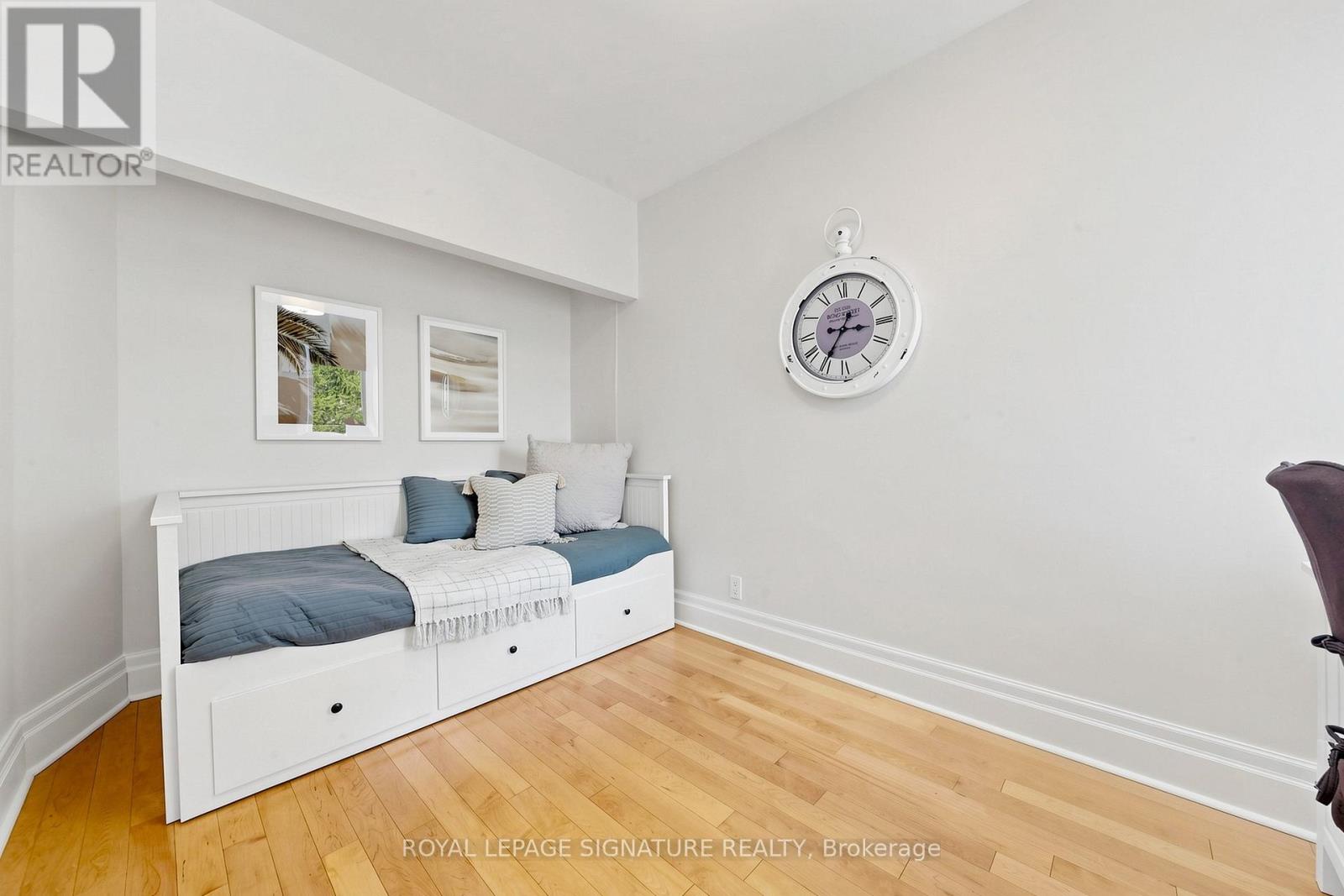 209 RHODES AVENUE - 25