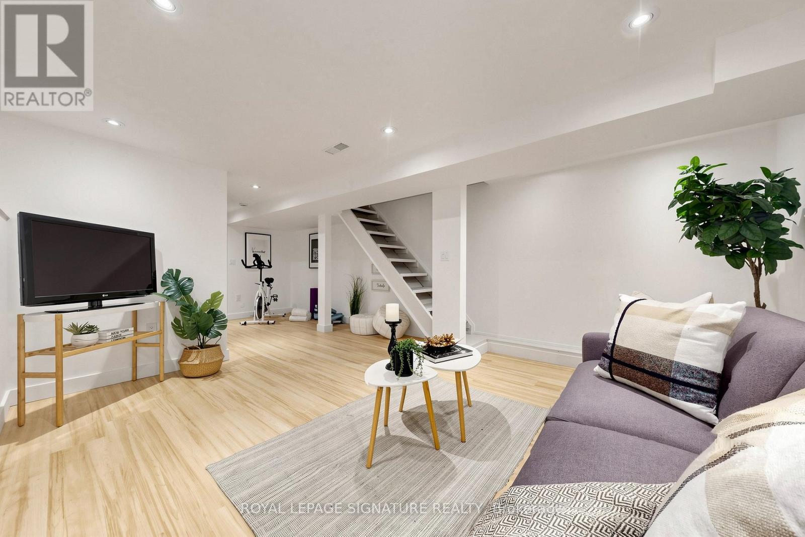 209 RHODES AVENUE - 37