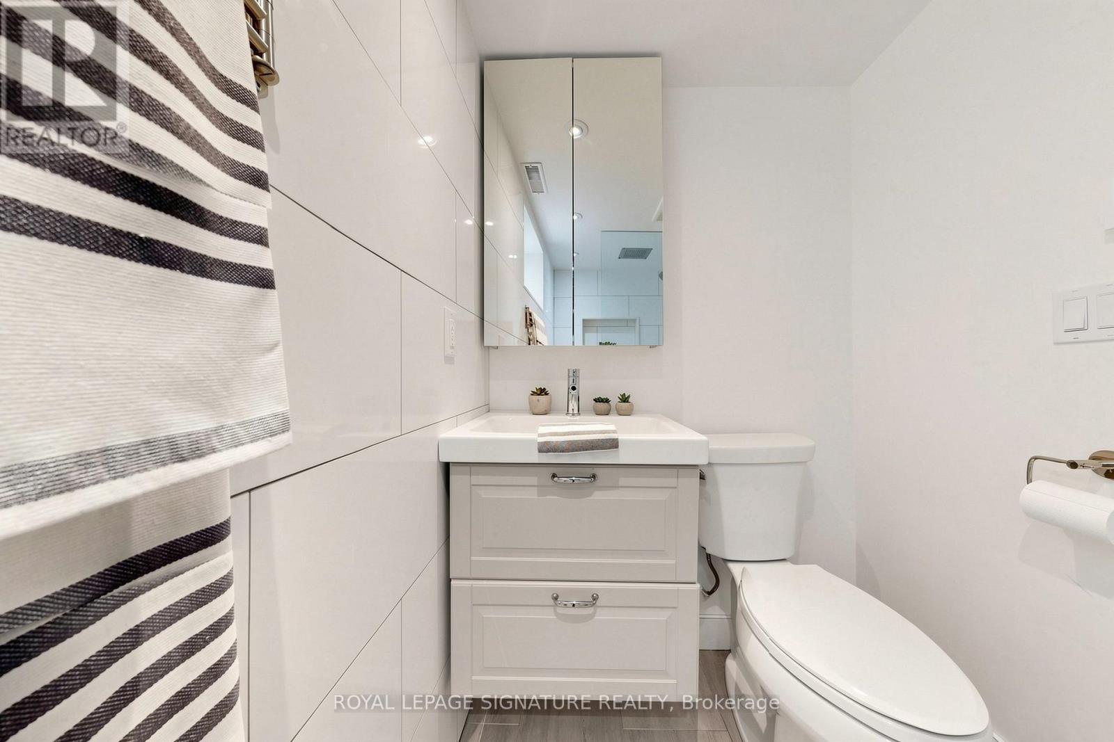209 RHODES AVENUE - 42
