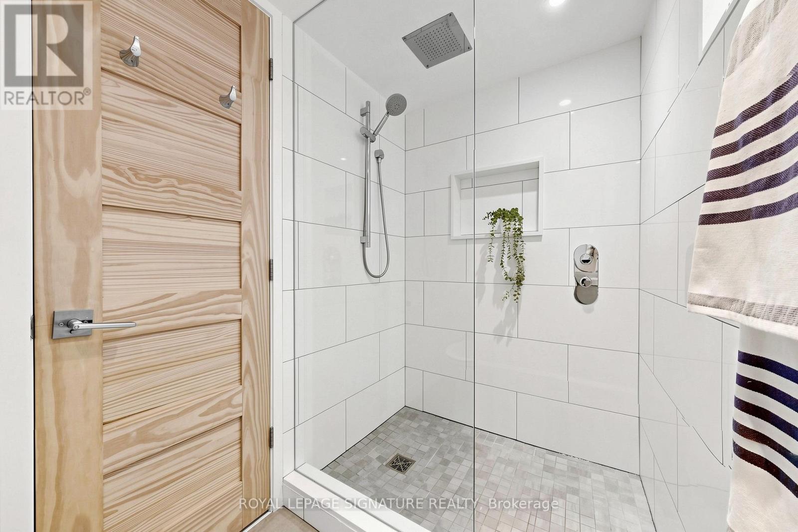 209 RHODES AVENUE - 43