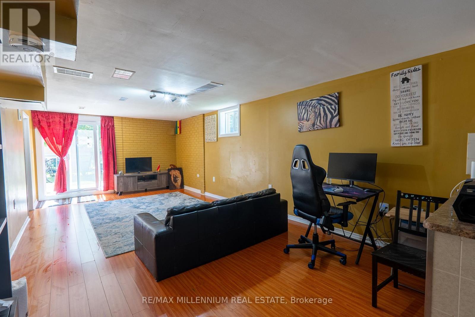 29 MAJOR OAKS DRIVE - 27
